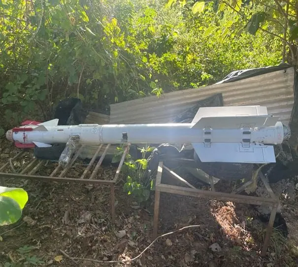 ¡INAUDITO! Encuentran un misil de Sukhoi dentro de una casa