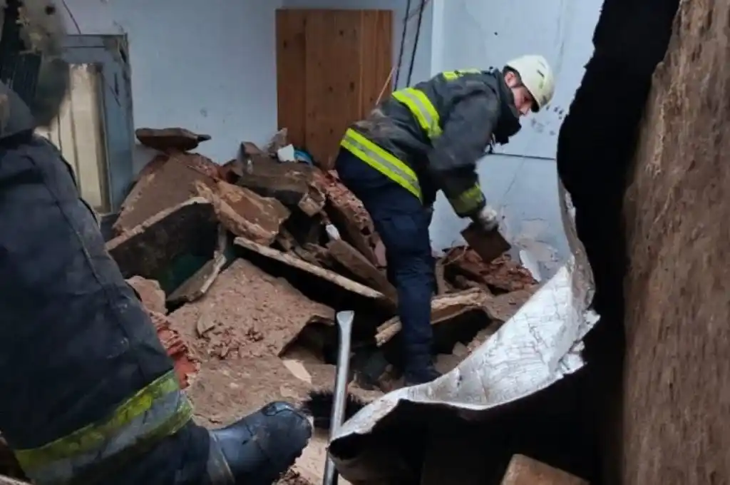 Una mujer muerta tras el derrumbe de un techo