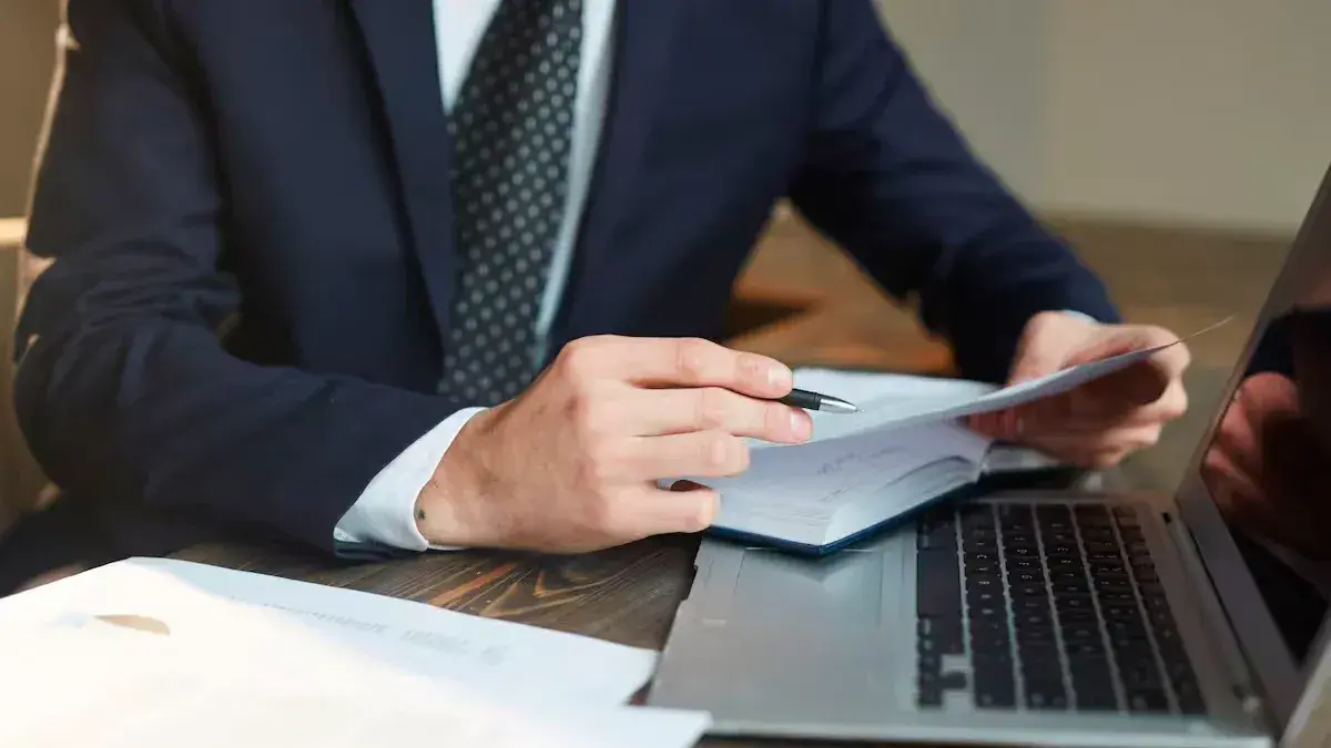 Cómo utilizar la inteligencia artificial para analizar contratos y documentos legales
