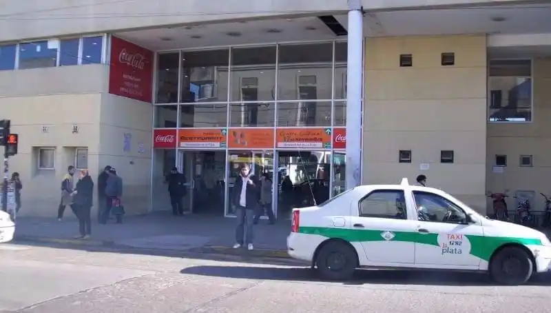 Encontró 22 mil pesos en su taxi y los devolvió