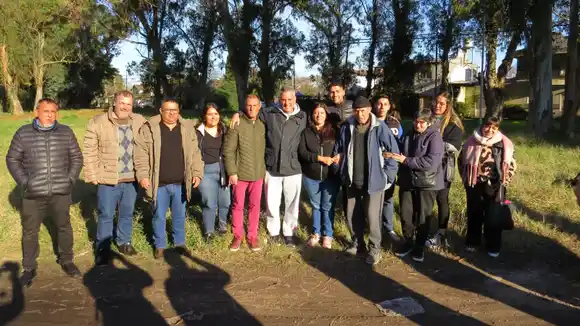Marcelo González inició su campaña recorriendo el barrio Aeroparque y escuchando a sus vecinos