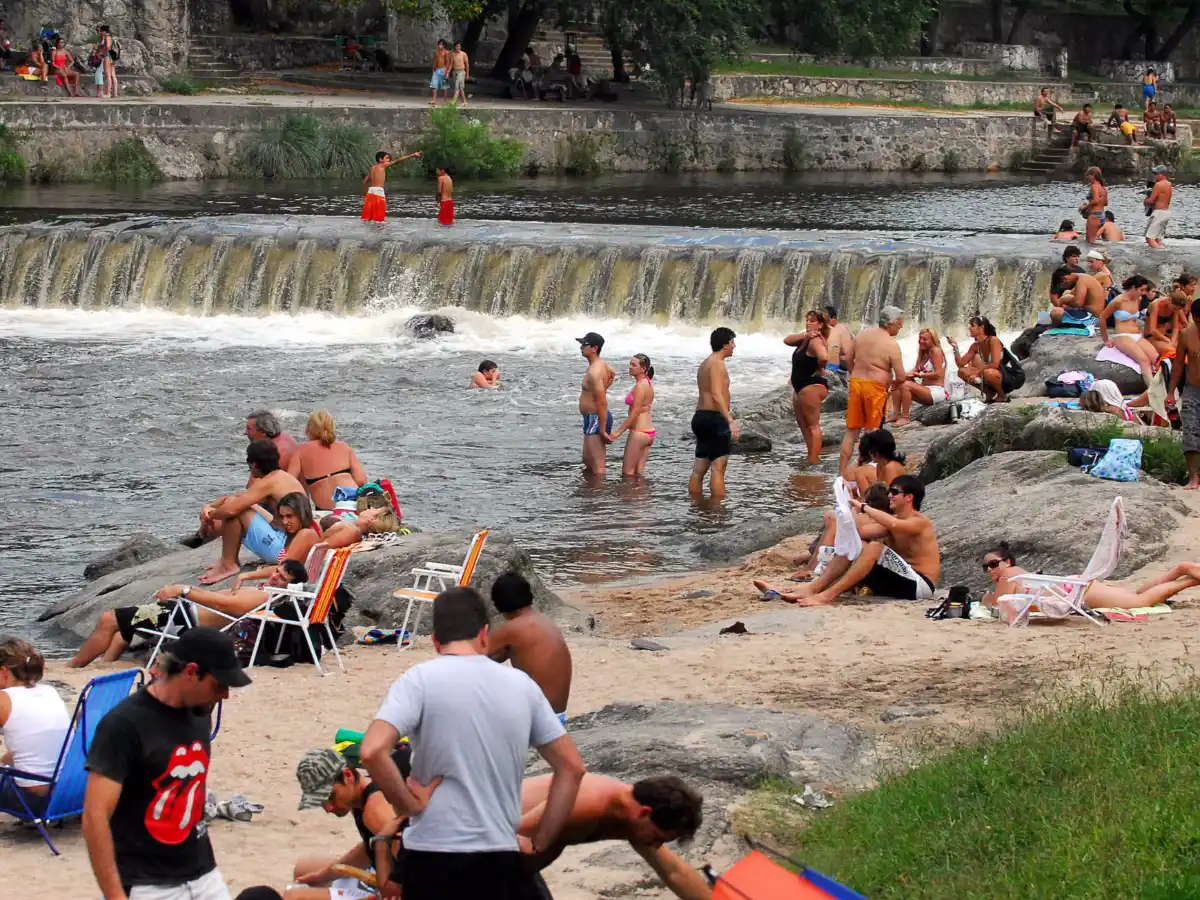 Clima para el penúltimo fin de semana largo del año: calor y posibles lluvias