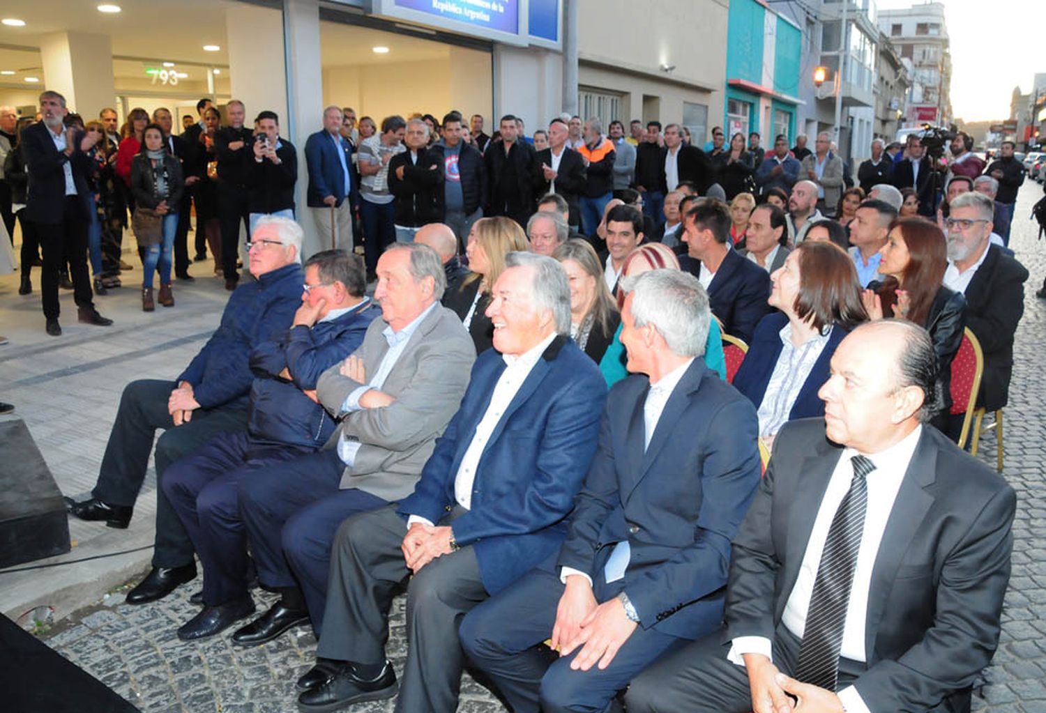 Con la presencia de Barrionuevo, la Uthgra inauguró la nueva sede sindical 