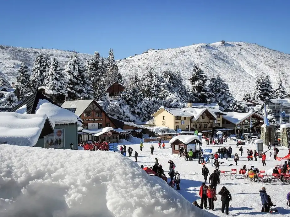 La nieve llegó justo a tiempo a Bariloche para las vacaciones de invierno