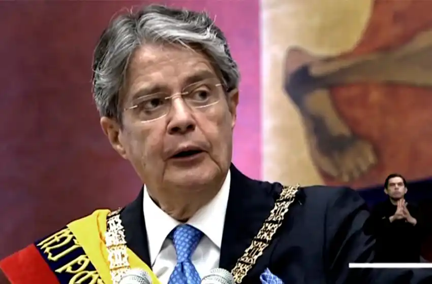 Acosado por las protestas y el Congreso, Lasso redujo el precio de los combustibles