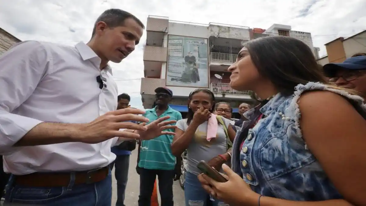 “¡ERES UN LADRÓN!”, así recibieron varios ciudadanos al líder opositor Juan Guaidó en Puerto Cabello (+Video)