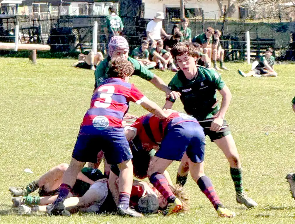 La M15 del Club de la Ribera, que sigue puntero