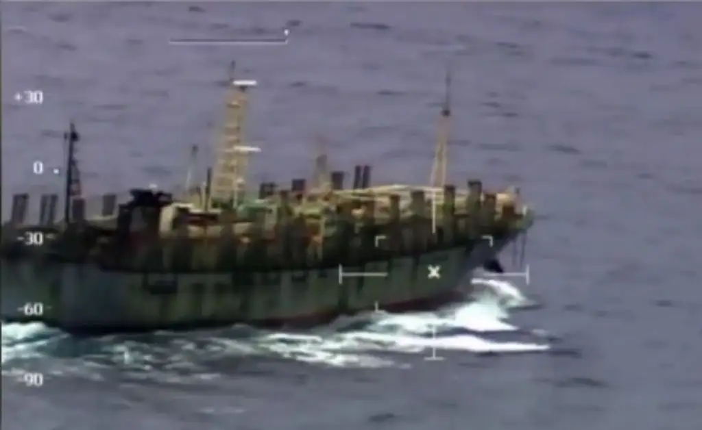 Chile sumó un buque de guerra para controlar a barcos chinos