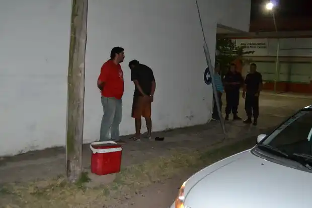 Volvían de “pescar” algo, pero a la Policía les parecieron sospechosos