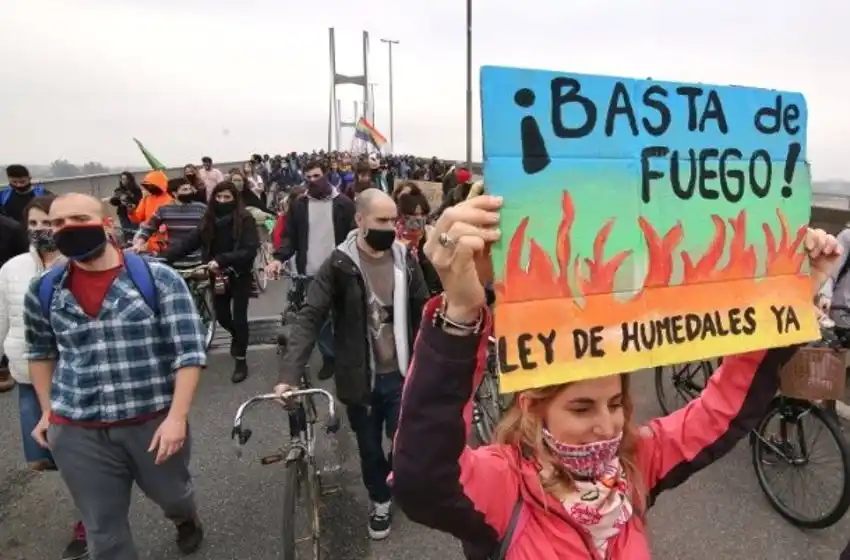 Acampe por el cese de las quemas y el tratamiento de la Ley de Humedales