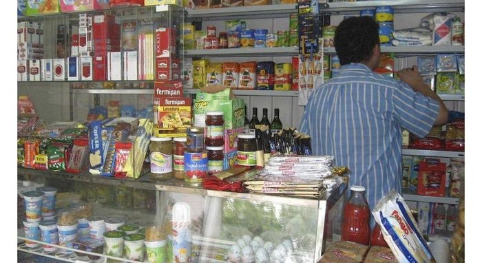 Comienzan a regir las canastas de frescos y de productos esenciales en comercios de cercanía