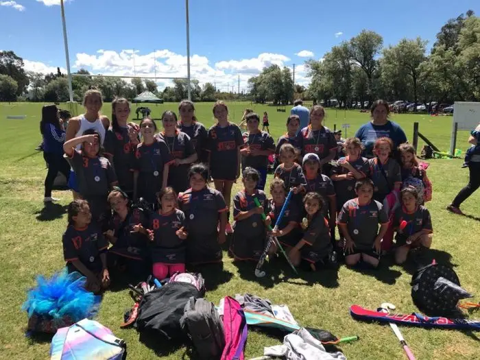 SAN CAYETANO: Delegación local en encuentro regional de hockey