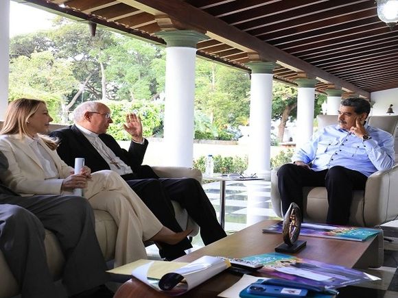 Maduro a monseñor Raúl Biord: "estamos encaminados por el diálogo político y la paz"