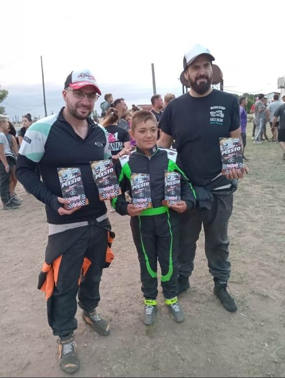 Juan y Cristian Murúa en los podios de la primera fecha de Suprekart del Sudoeste en Dorrego