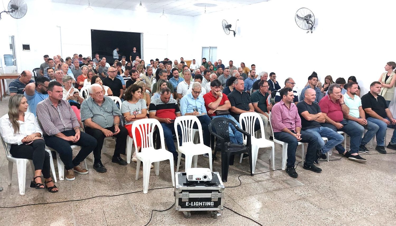 “Nos sentimos amenazados por los delincuentes y desprotegidos por la justicia”, fue el reclamo reiterado de los damnificados.