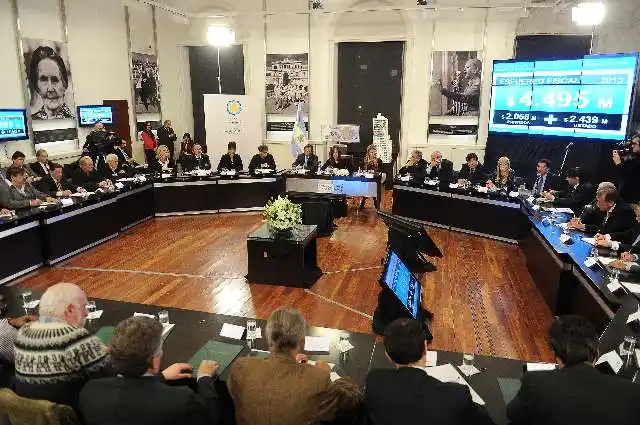Cristina anunció que subirán a 15 mil pesos el mínino del Impuesto a las Ganancias