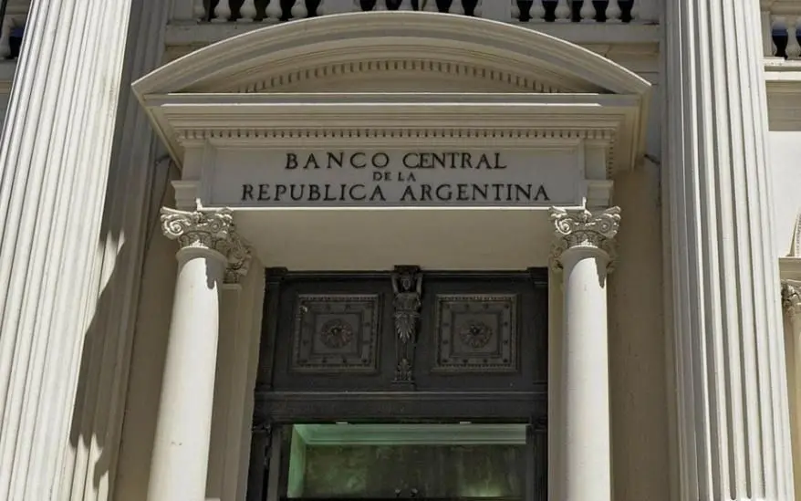 El dólar bajó y cerró a $ 24,50 en el martes de vencimiento de Lebacs