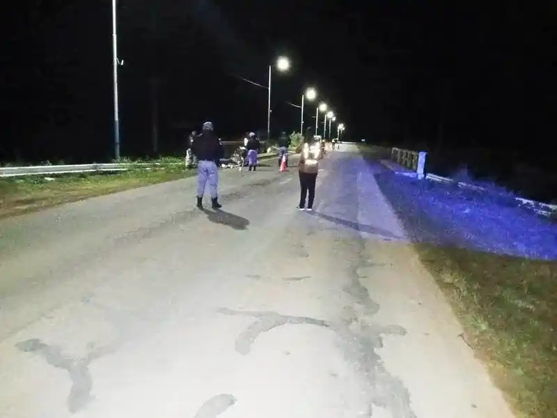 Motociclista murió tras impactar
contra la barrera de un puente