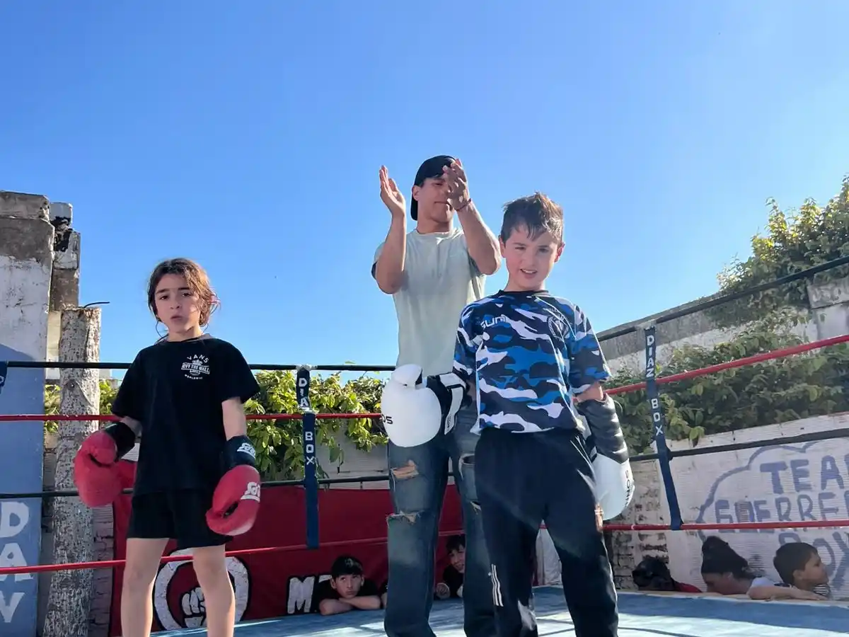 El Team Guerreros hizo una demostración de boxeo al aire libre