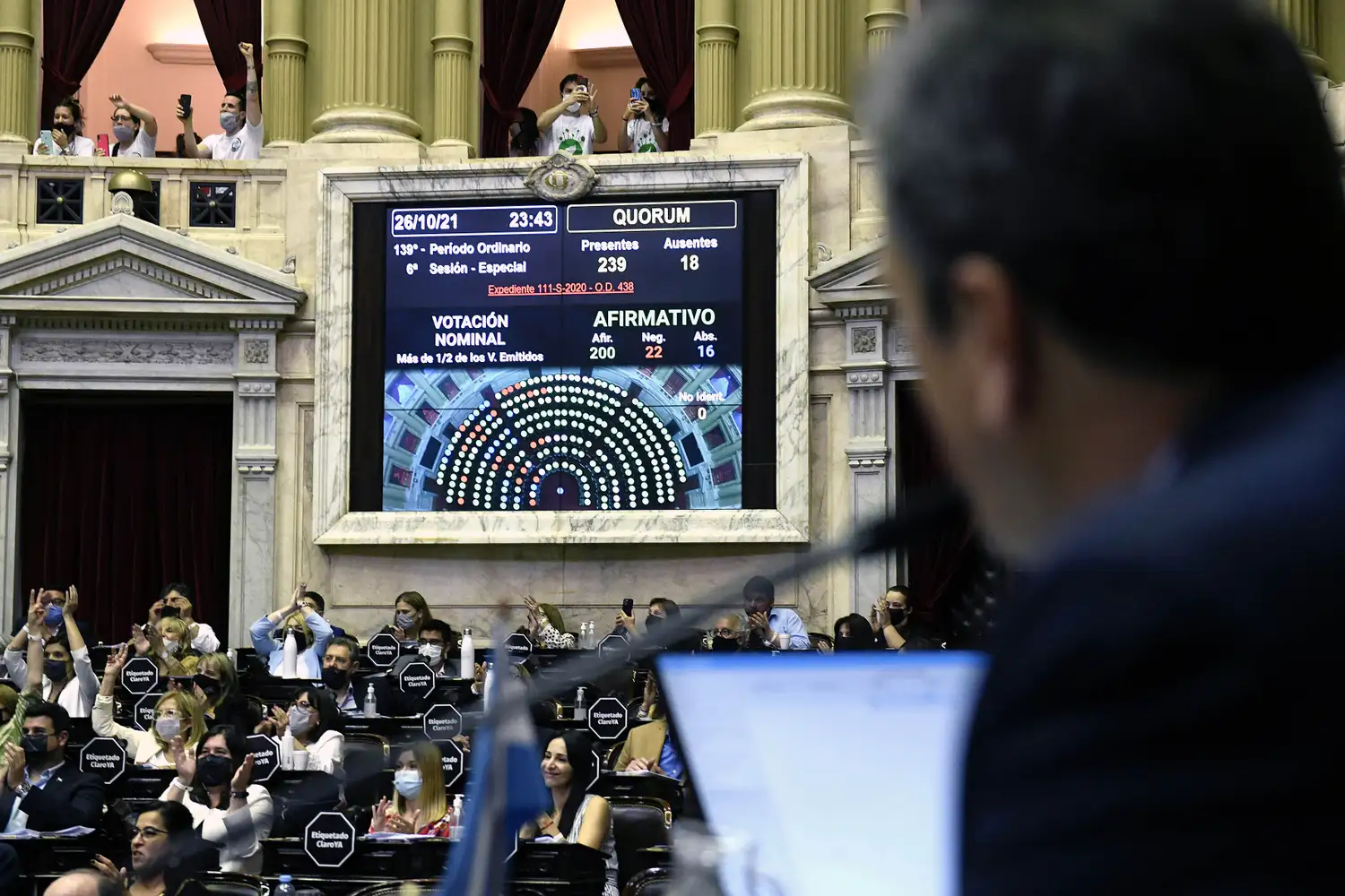 La ley sobre etiquetado frontal de alimentos logró 200 votos a favor.