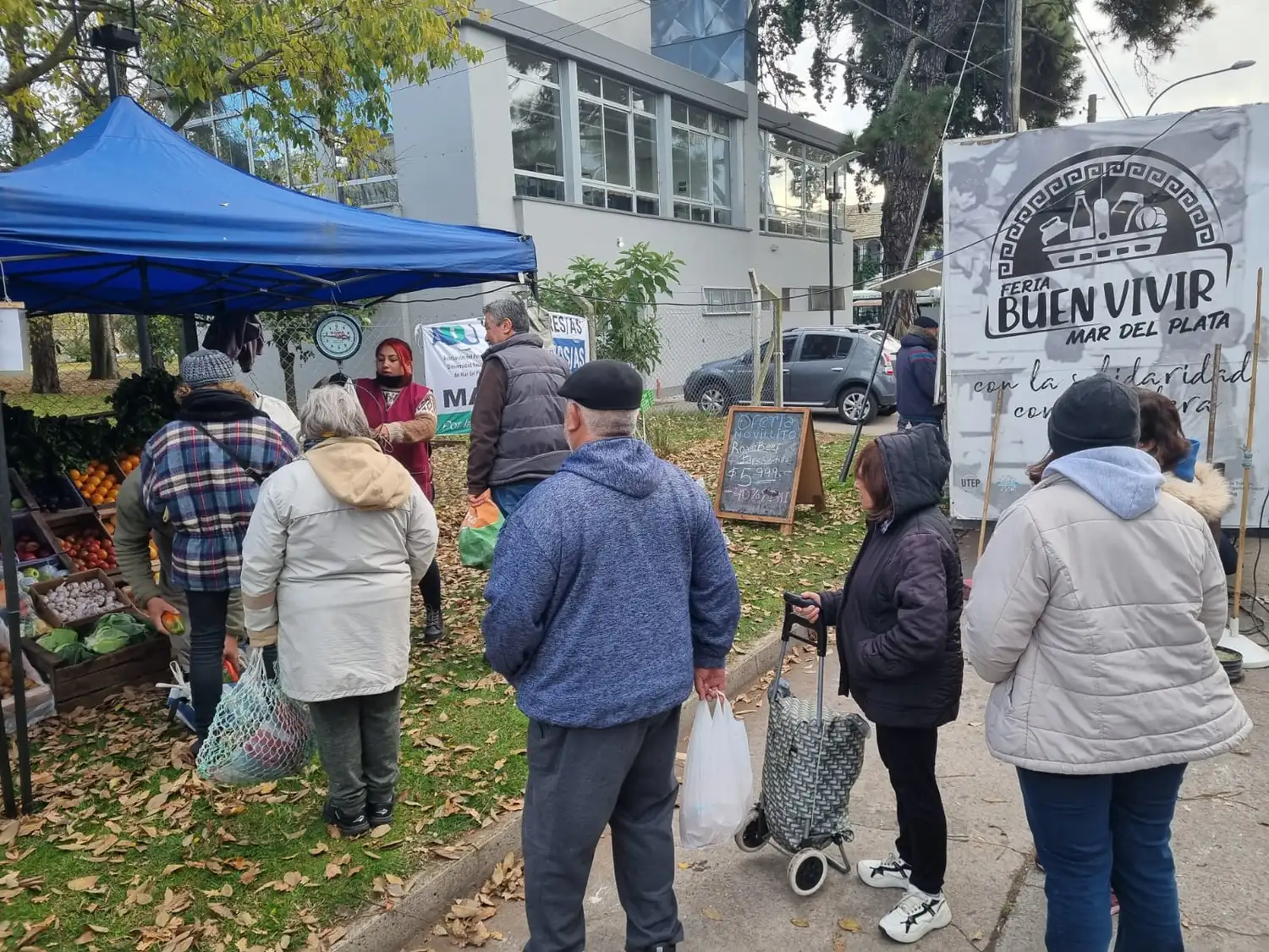 El 9 de Julio hay feria, tortas fritas, café y mate cocido en la UNMDP