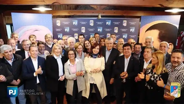 Con Cristina presente, se desarrolla la cumbre del Partido Justicialista