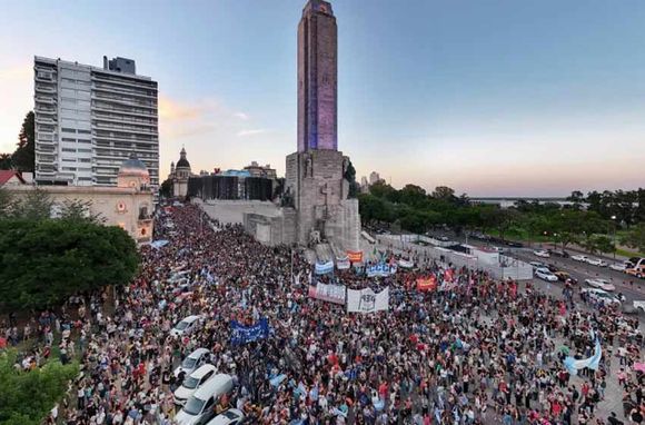 Rosario se movilizará este miércoles en contra del DNU de Milei: «Lucharemos contra el ajuste»
