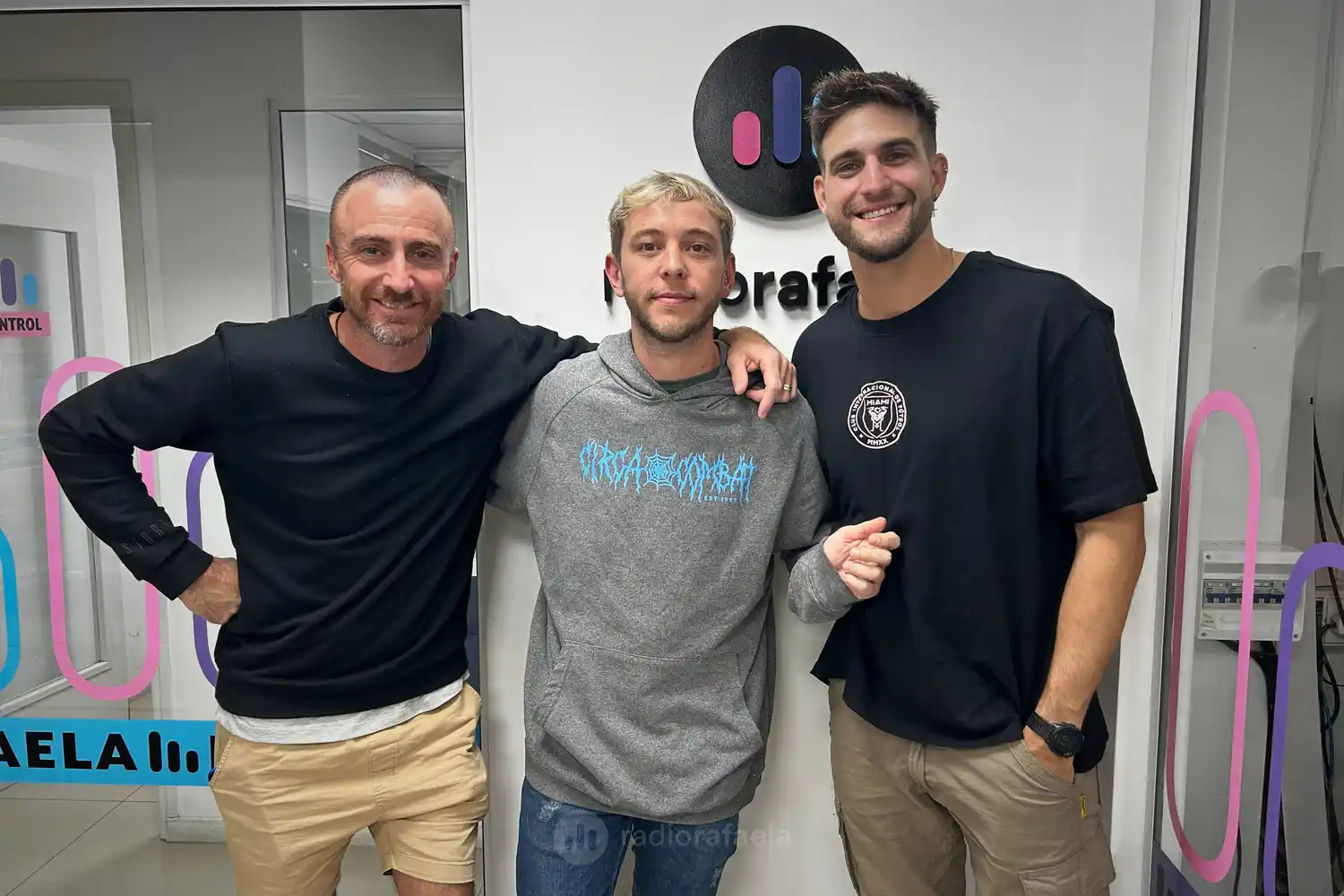 Ale Forneris, Seba Chatellino, Franco Nazzeta - integrantes de La Quinta | La Quinta lanzó su nuevo videoclip musical: "Evidencias"