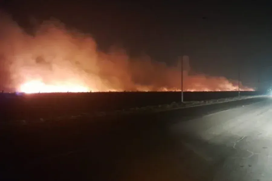 Toda la provincia en vilo por un incendio dentro del predio del Aeropuerto de Sauce Viejo: estaría controlado