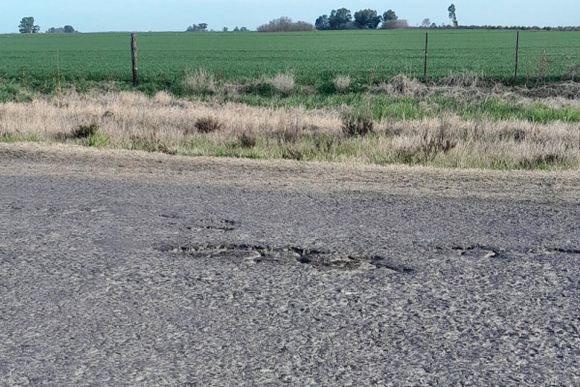 Acceso a Santa Lucía: aunque hay bacheo con tosca, está cada vez peor y sin solución a la vista