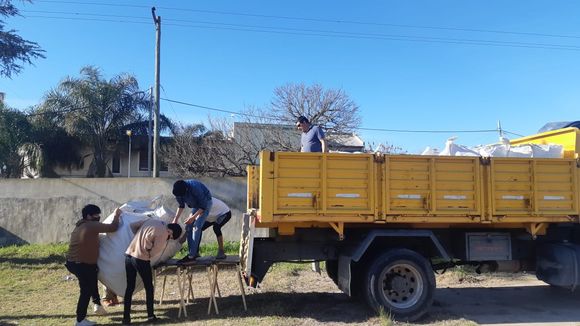 Enviaron una segunda tonelada de ecobotellas recolectadas por la Secundaria 11