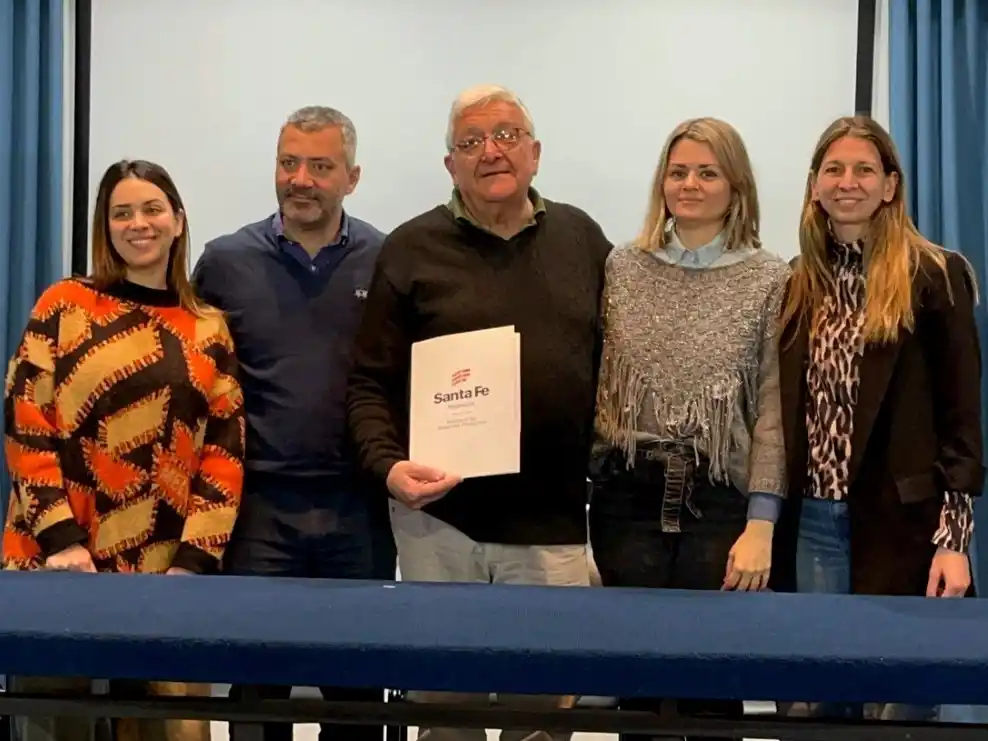 Autoridades provinciales, locales y del Centro Económico, en la presentación. Foto: Gentileza