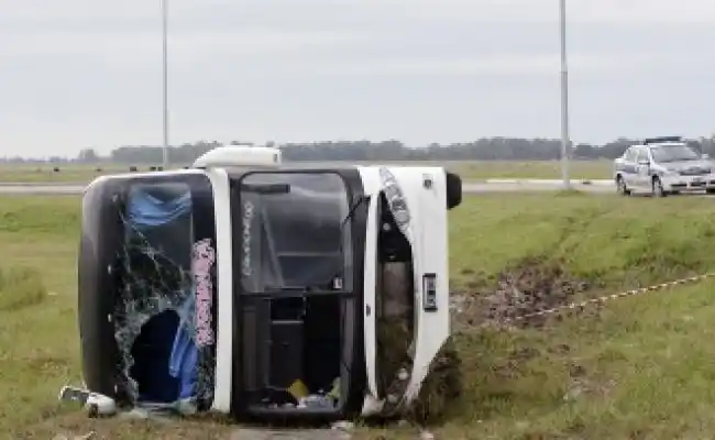 Volcó un colectivo en Brandsen y hay 17 heridos