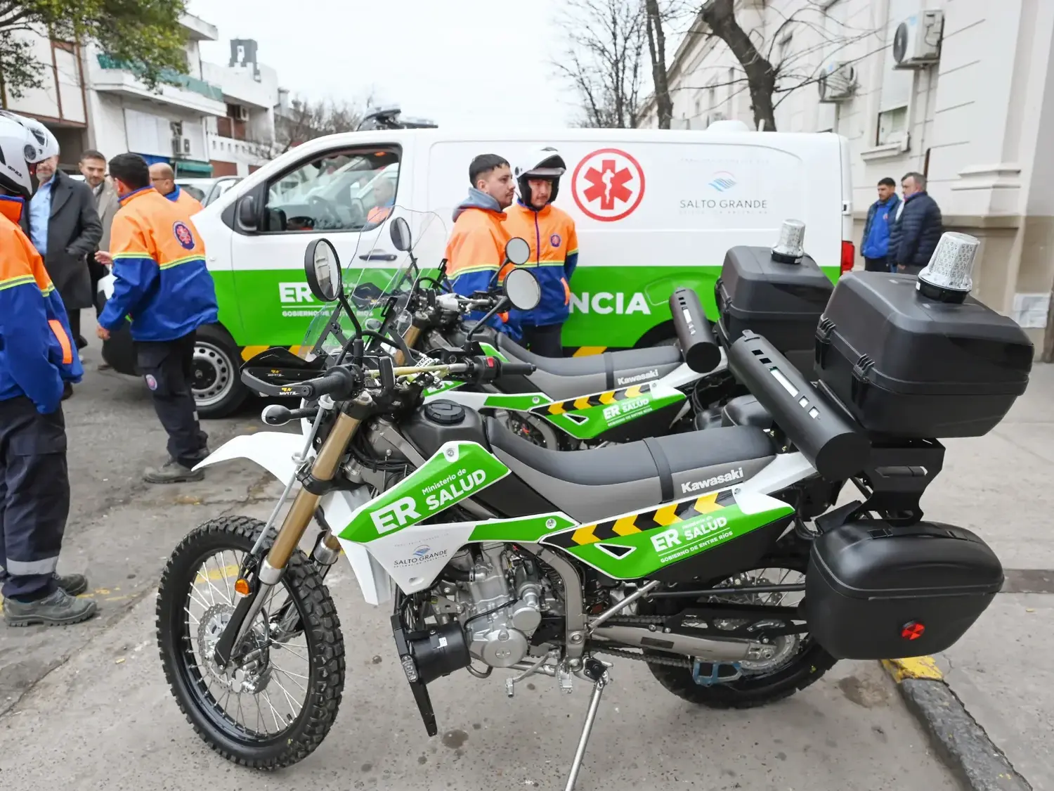 Cuatro nuevas ambulancias y dos motos fueron entregadas a los hospitales San Martín y San Roque de Paraná y al 107