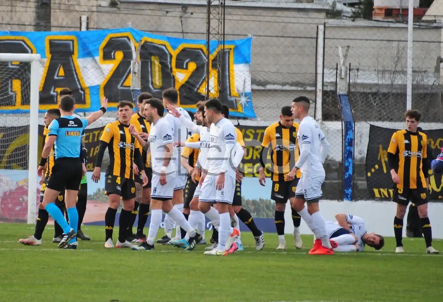 Santamarina y Tristán Suárez luchan por no descender.