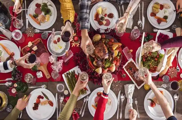 Con los tíos, los primos y la abuela: habilitan encuentros de hasta 15 personas para las fiestas
