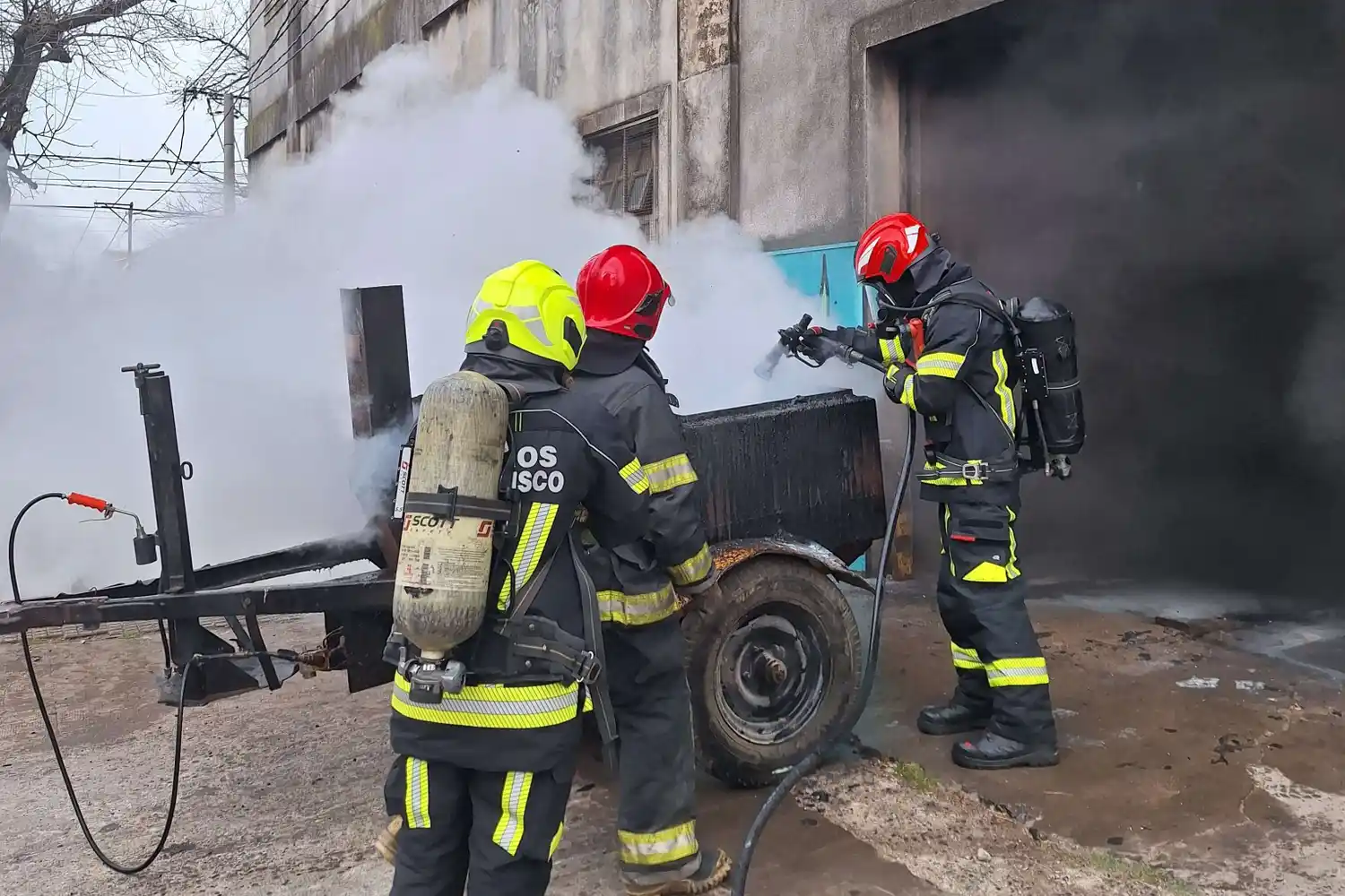 Bomberos de San Francisco actuaron rápido en un siniestro.