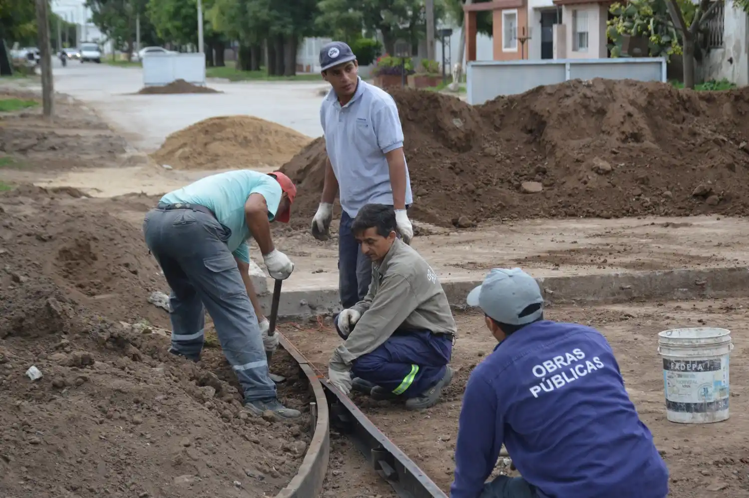 Cuadrillas de Obras Públicas en actividad.