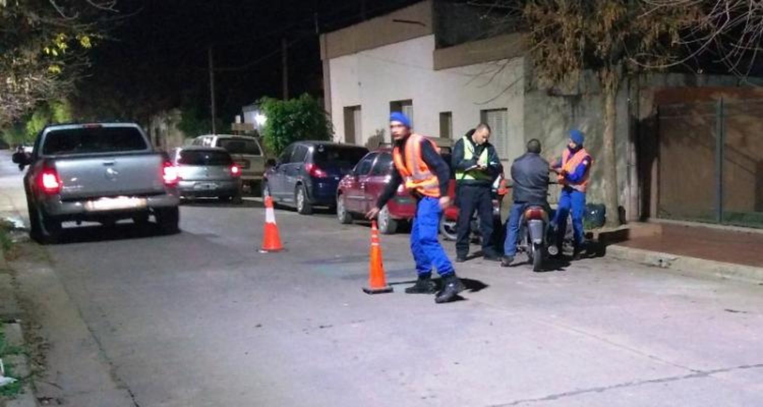 Chocaron a inspectores, los agredieron a golpes de puño y fueron detenidos