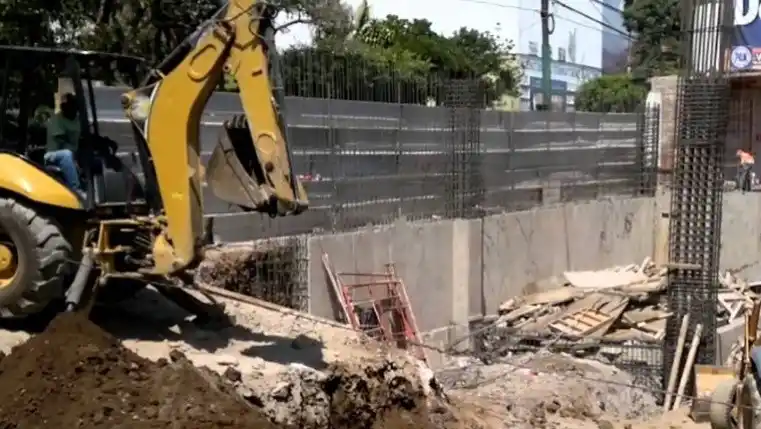 Secuestraron al sereno de una obra y robaron dos excavadoras