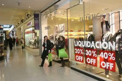 Para el 68% de los consumidores no es momento para gastar