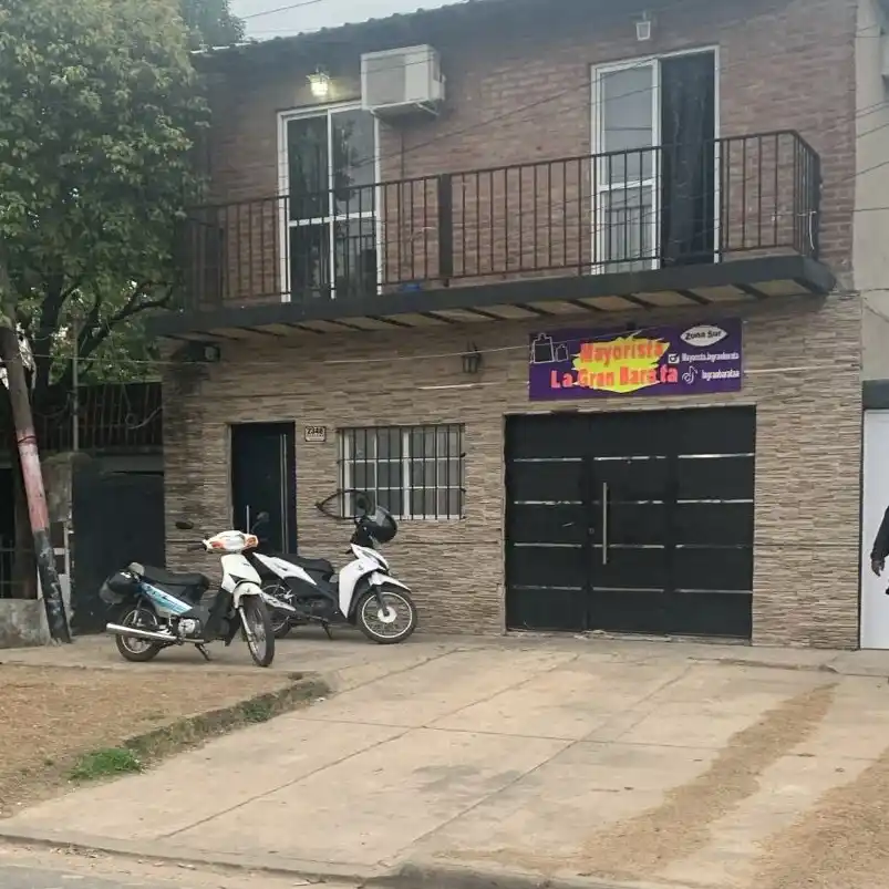 Balacera contra el frente de una vivienda en zona sur: dispararon desde una moto y huyeron