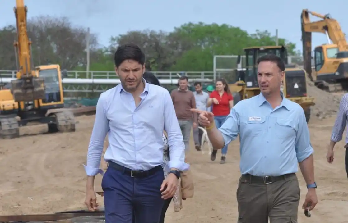 El gobernador Pullaro junto al ministro de Obras Públicas, Lisandro Enrico. Foto: GSF