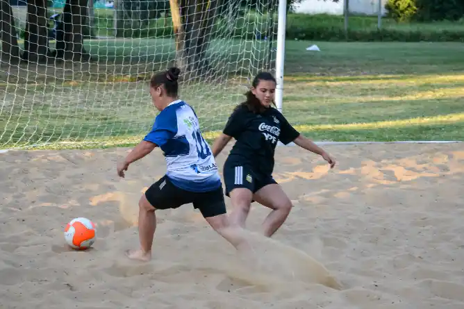 Nuevo Torneo de Beach Fútbol Masculino y Femenino este jueves en el parque V Centenario