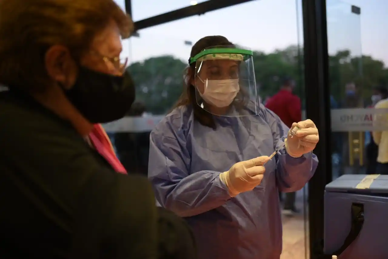 Convocaron a decenas de vecinos que deben recibir la segunda dosis contra el Covid