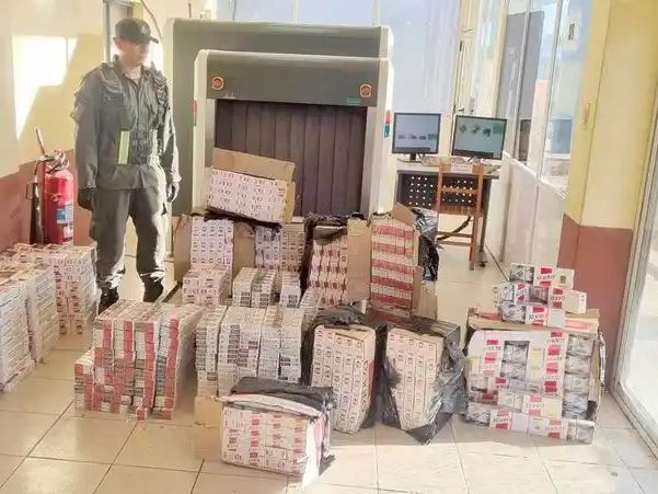 Gendarmería secuestró 23530 atados de cigarrillos 
y una camioneta acondicionada para el contrabando