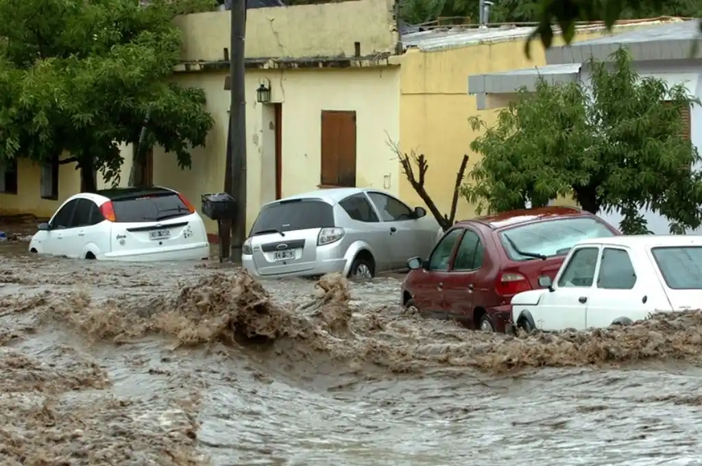 Evacuados y rutas cortadas por un temporal de lluvia en Córdoba