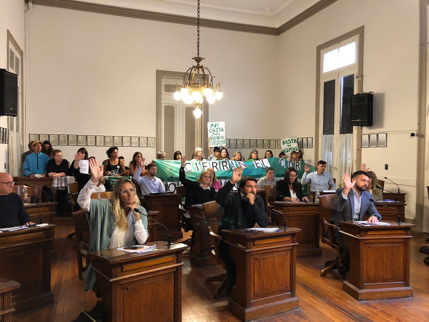 El Concejo aprobó el rechazo al cierre de los CdR