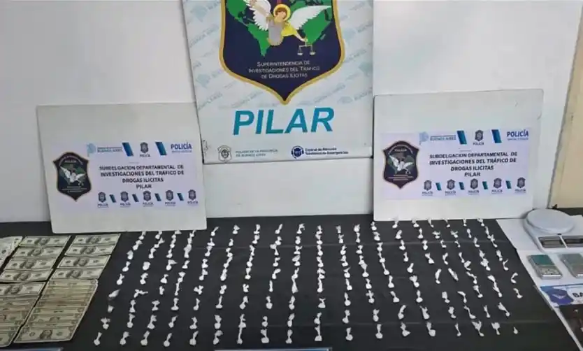 Detienen a dos vendedores de droga y secuestran más de 130 dosis de cocaína