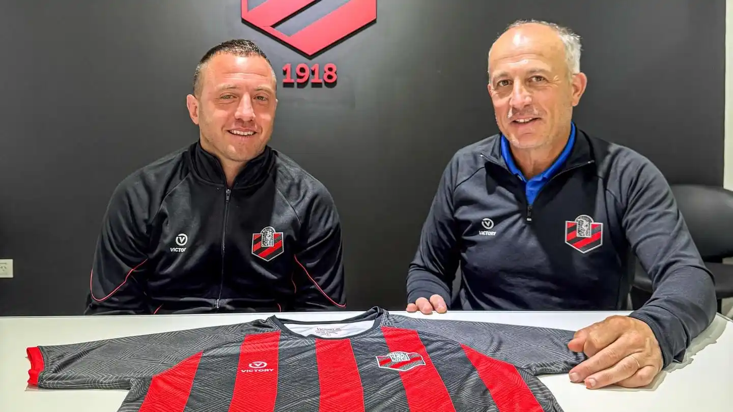 Aguirre y Osvaldo Dadiego, presidente de Independiente.